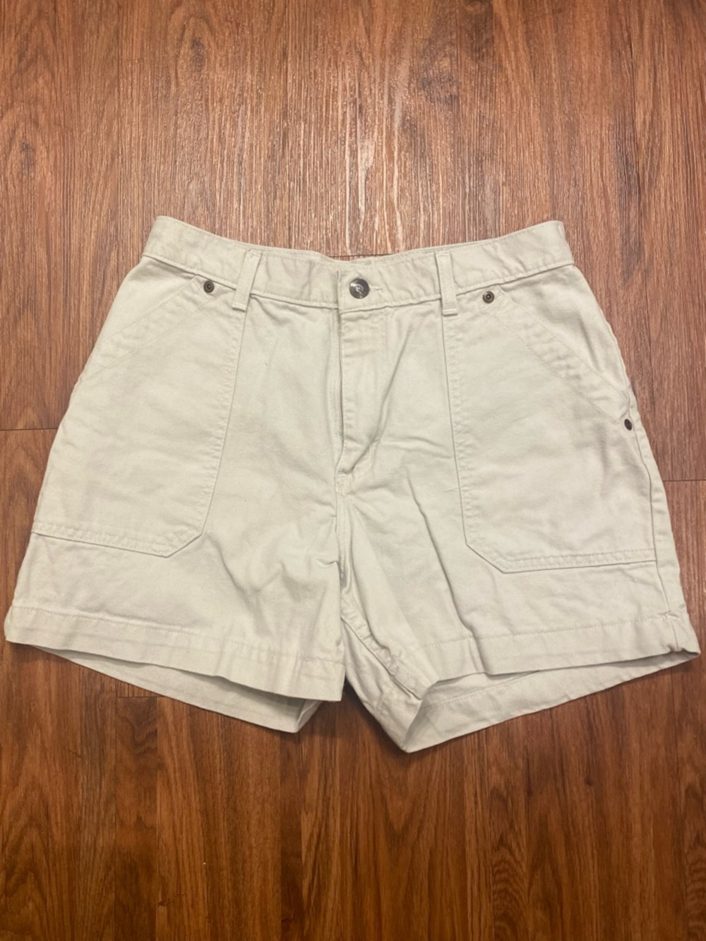 No Boundaries Women's Utility Shorts in Light Khaki